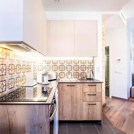Appartement Quality With Homely Decor Valence