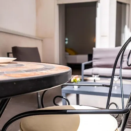 Apartment Quality With Homely Decor Valencia